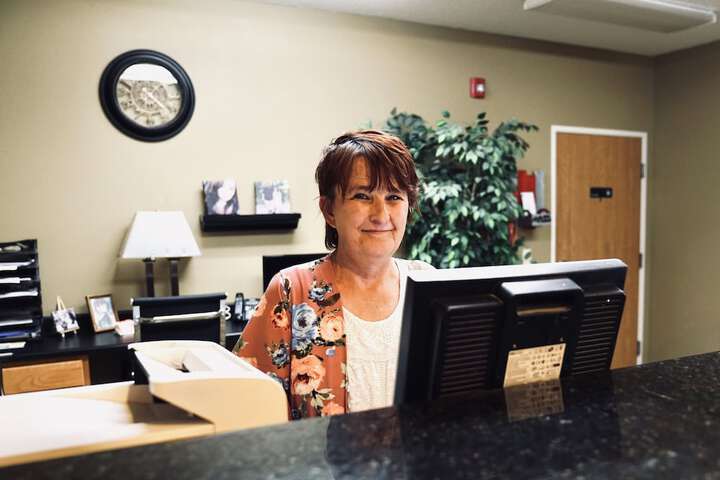 Bowman Inn & Suites