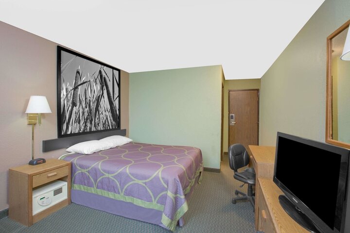 Room 10 of 15