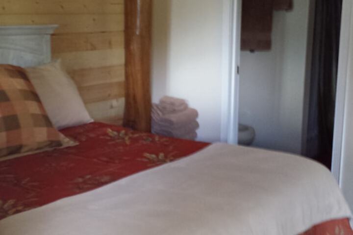 Aloha Crater Lodge