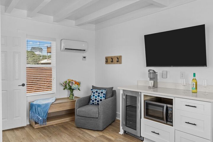 The Beach House Motel & Suites