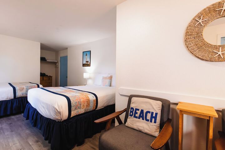 Tillicum Beach Motel (Deanes Oceanfront Lodge)