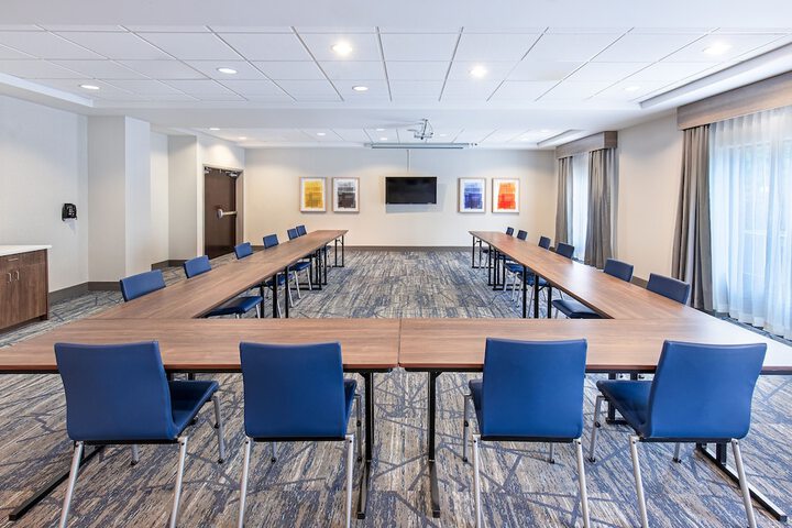 Holiday Inn Express Cleveland Northwest by IHG