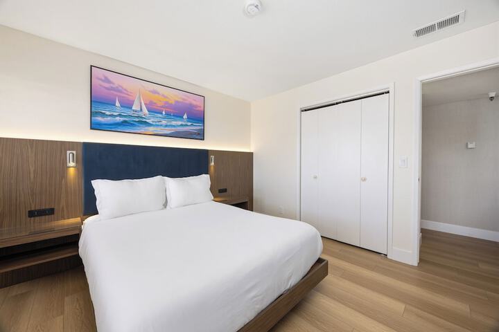 456 Embarcadero Inn & Suites
