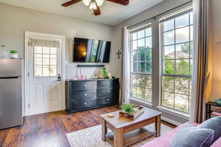Explore & Unwind: Charming Bedford Apartment