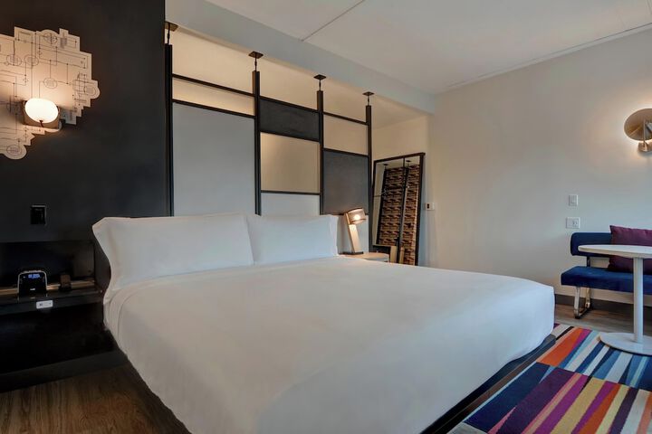 Room 26 of 38