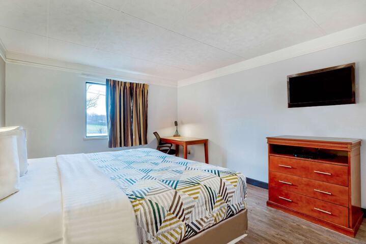 Room 28 of 34