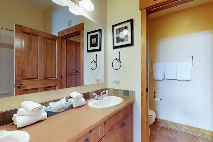 2 Bedroom Colorado Vacation Rental situated in River Run Village Steps from the Summit Express Gondola
