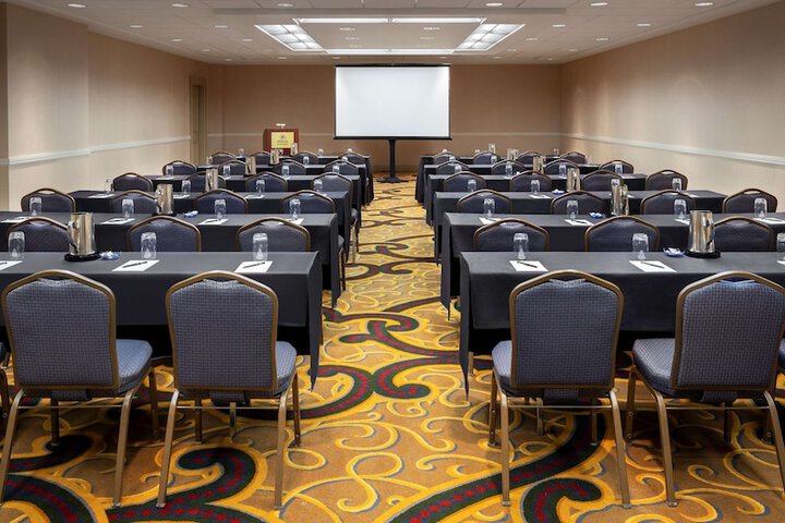 Hilton Indianapolis Hotel & Suites