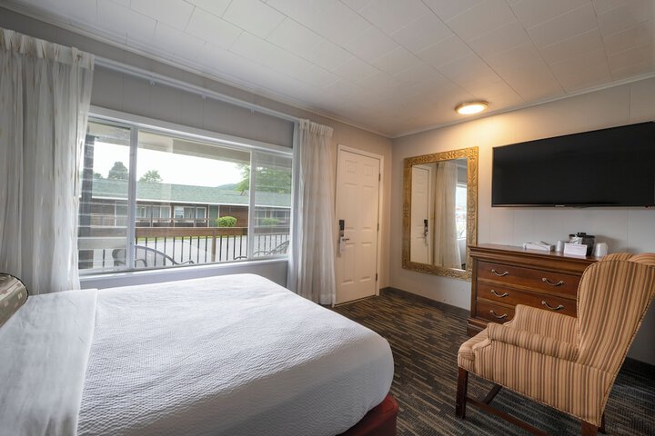 Scottys Lakeside Resort