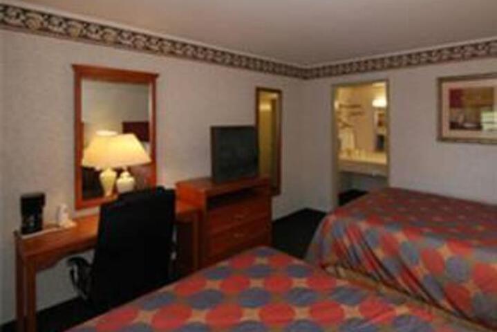 Super 8 by Wyndham Cave City