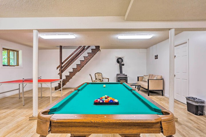 Bushkill House w / Deck & Community Amenities!