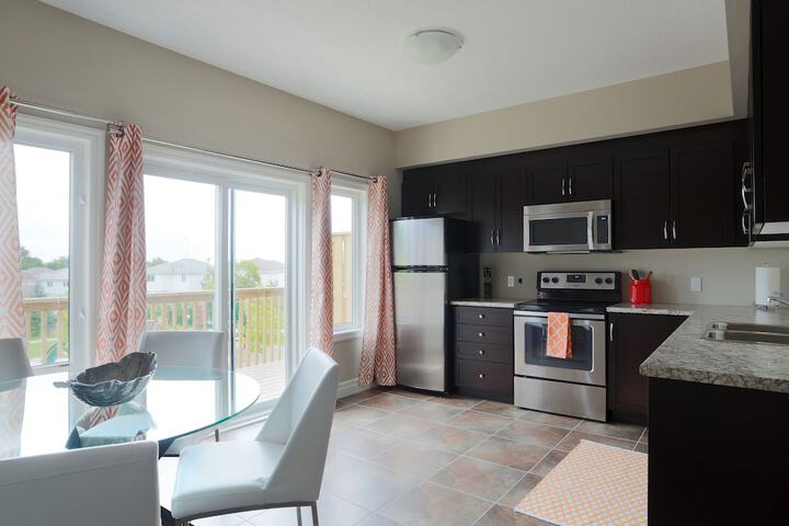 Boardwalk Homes - Executive Guest Rooms & Townhomes