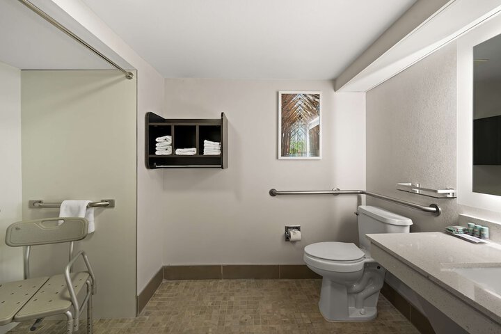 Room 16 of 39