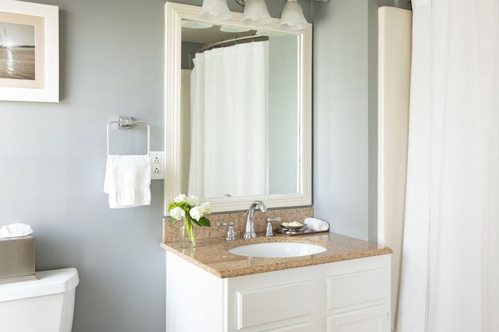 Vineyard Square Hotel & Suites