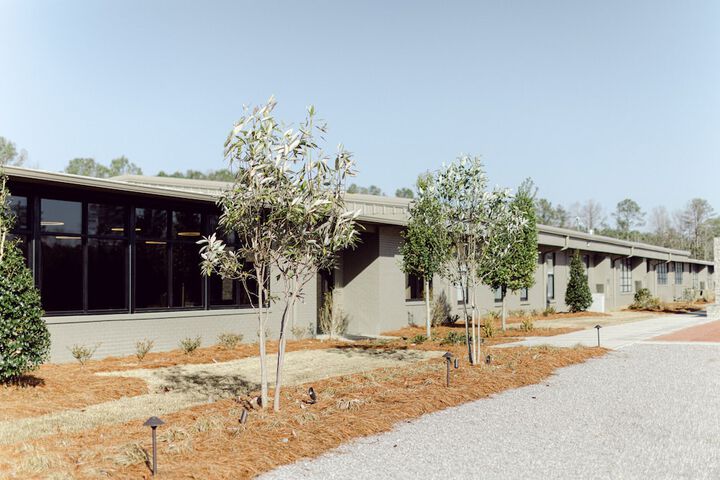 Hotel Exterior 74 of 74