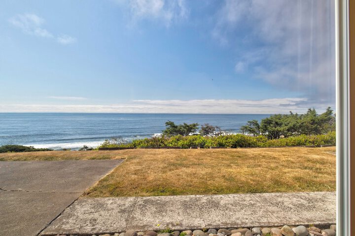 Ester Lee Oceanview Inn