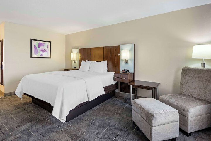 Room 10 of 25