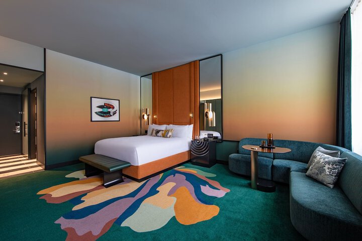 Room 16 of 87