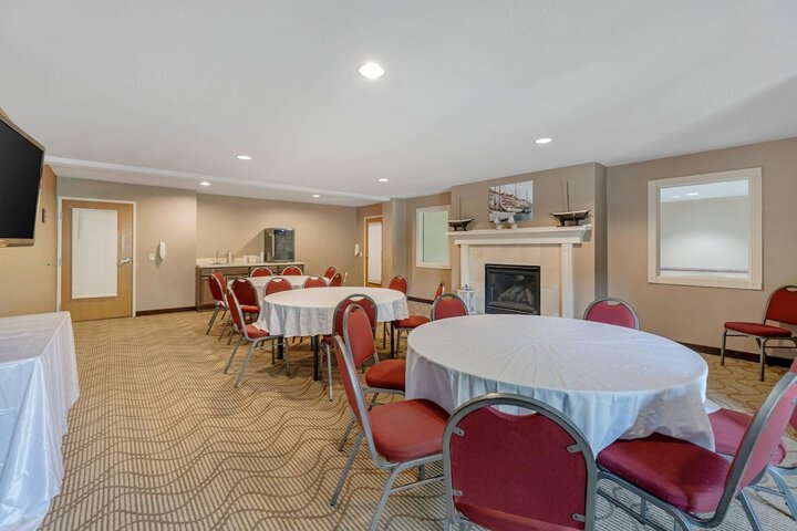 Comfort Suites Lake Geneva East