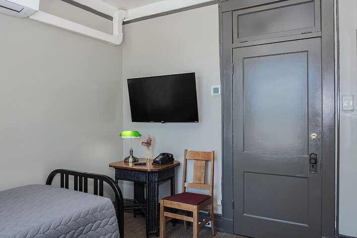 Room 98 of 166