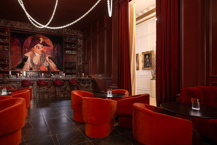 Lounge 195 of 212