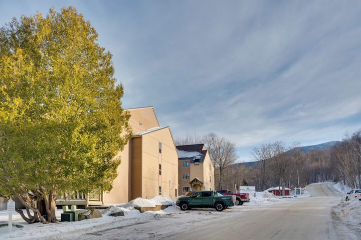 Close to Smuggs Lifts! Cozy Mountain-view Condo