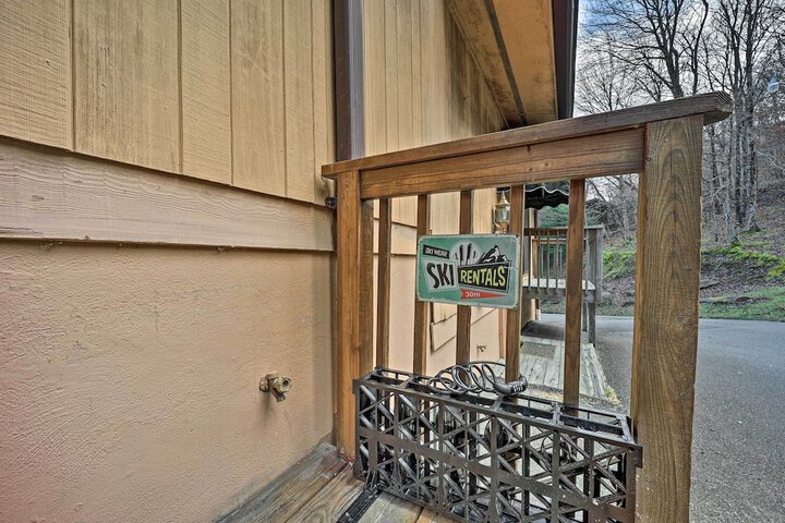 1 Mi to Skiing: Beech Mountain Condo w / Fireplace!