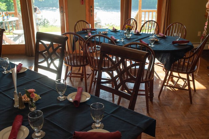 Dining 58 of 77