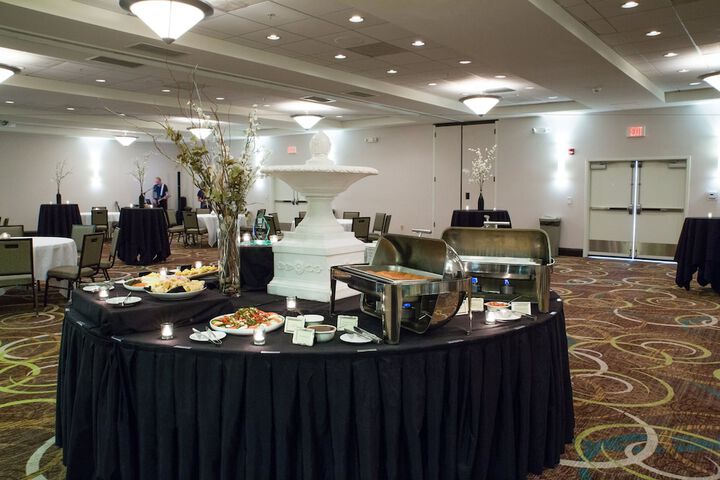 Holiday Inn Bloomington-Airport by IHG