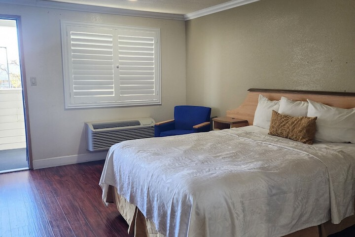 Room 21 of 27