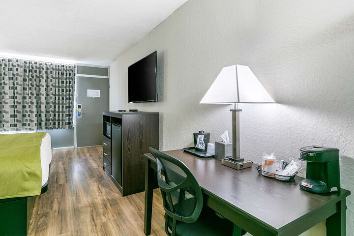Room 27 of 30