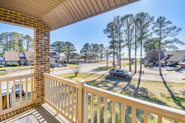 Walk to Beach: Home w / Pool Access in White Stone