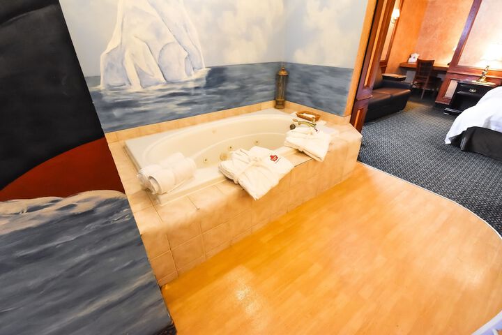 Hot Tub 63 of 65