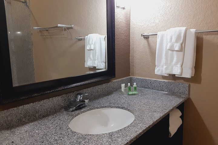 Room 16 of 37