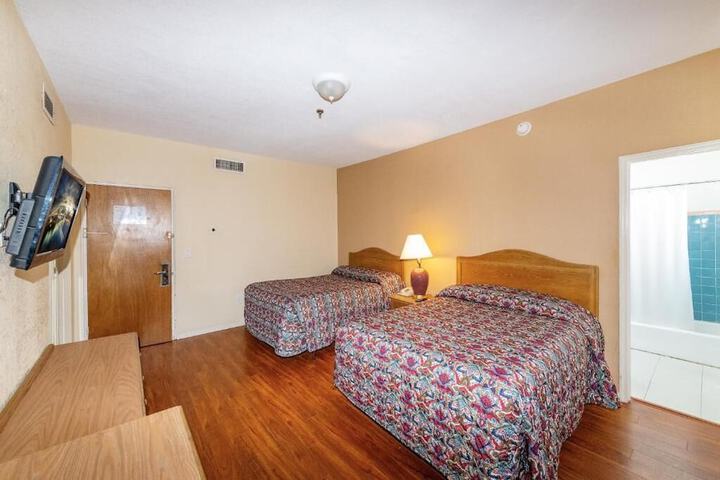 Room 13 of 33
