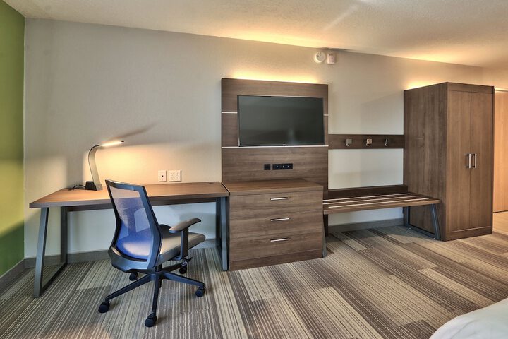 Room 37 of 53