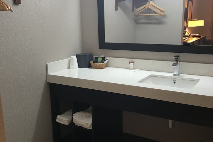 Room 28 of 46