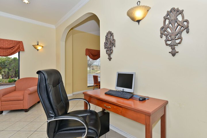 Business Center 15 of 16