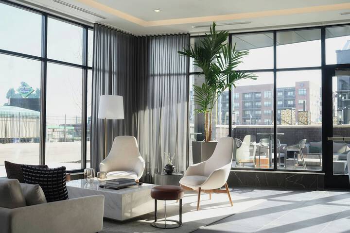 Lounge 55 of 69