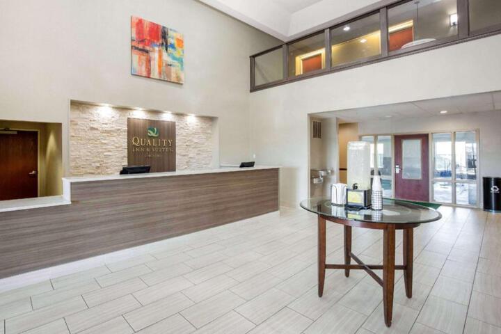 Quality Inn & Suites Arnold