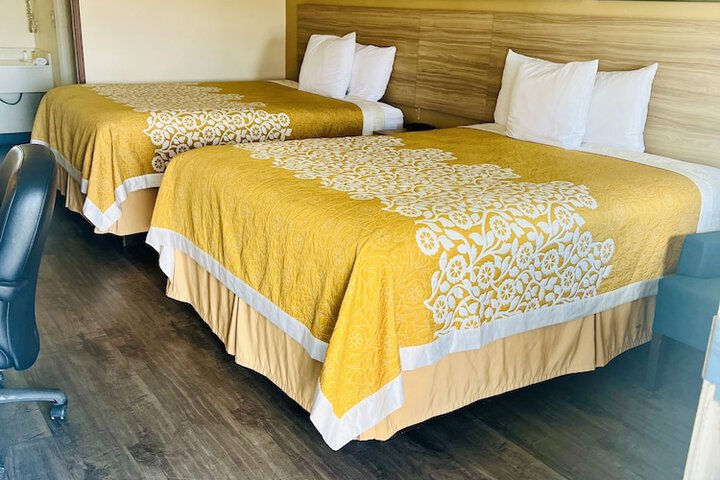 Room 12 of 33