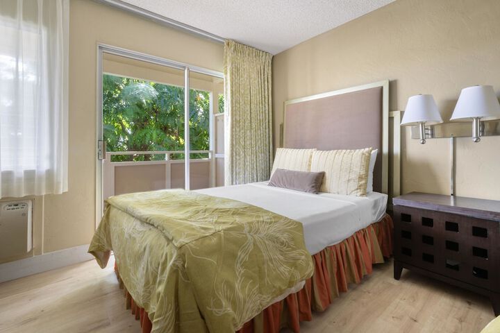 Plantation Hale Suites