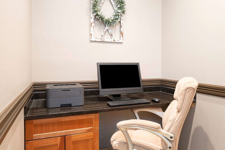 Business Center 78 of 81