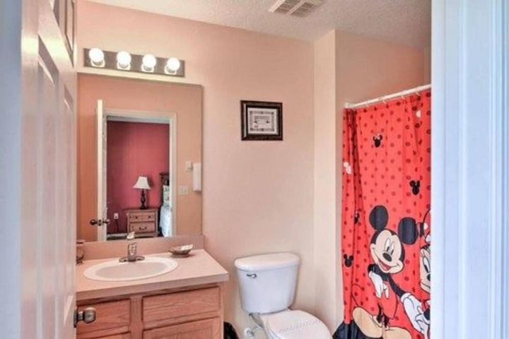Room 17 of 27