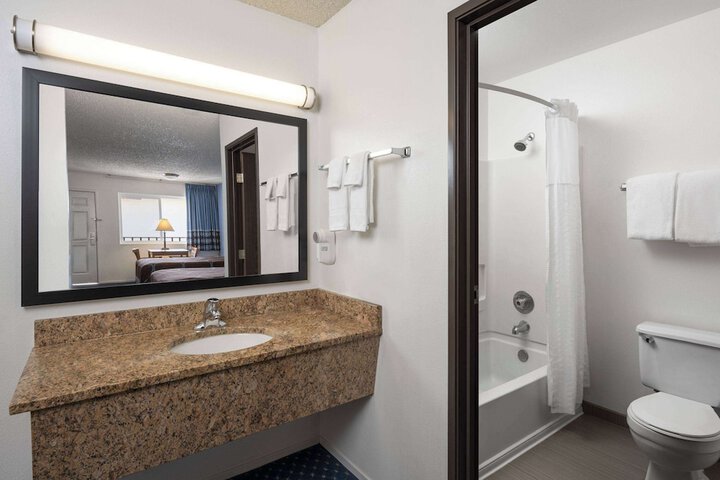 Room 35 of 40
