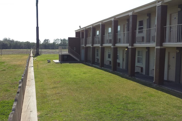 Property Grounds 30 of 30