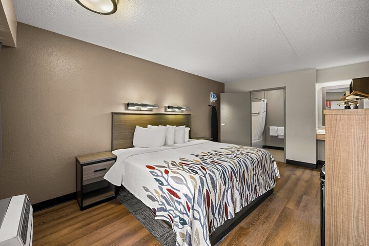 Room 13 of 32