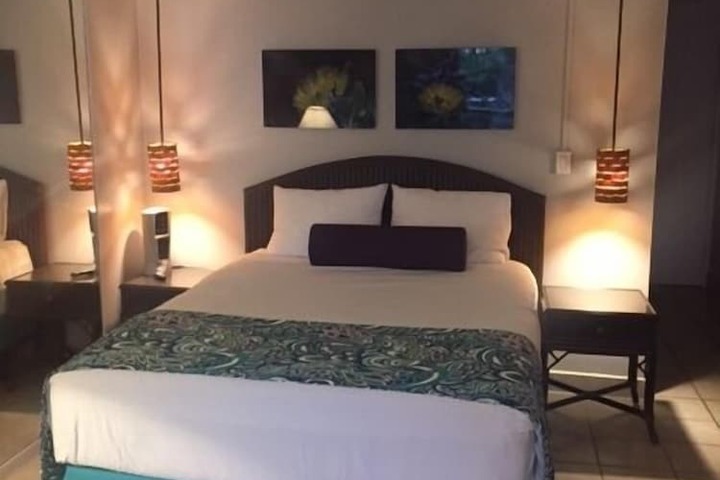 Room 8 of 16