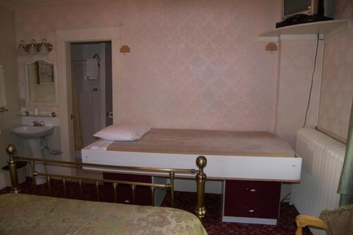 Van Gilder Hotel