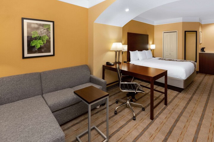 Room 14 of 39